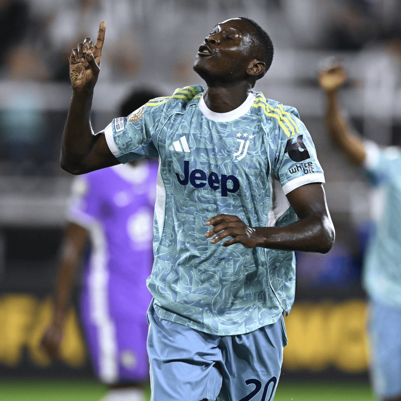 包含巴黎圣日耳曼险胜尤文，卡瓦尼补时绝平世界杯的词条