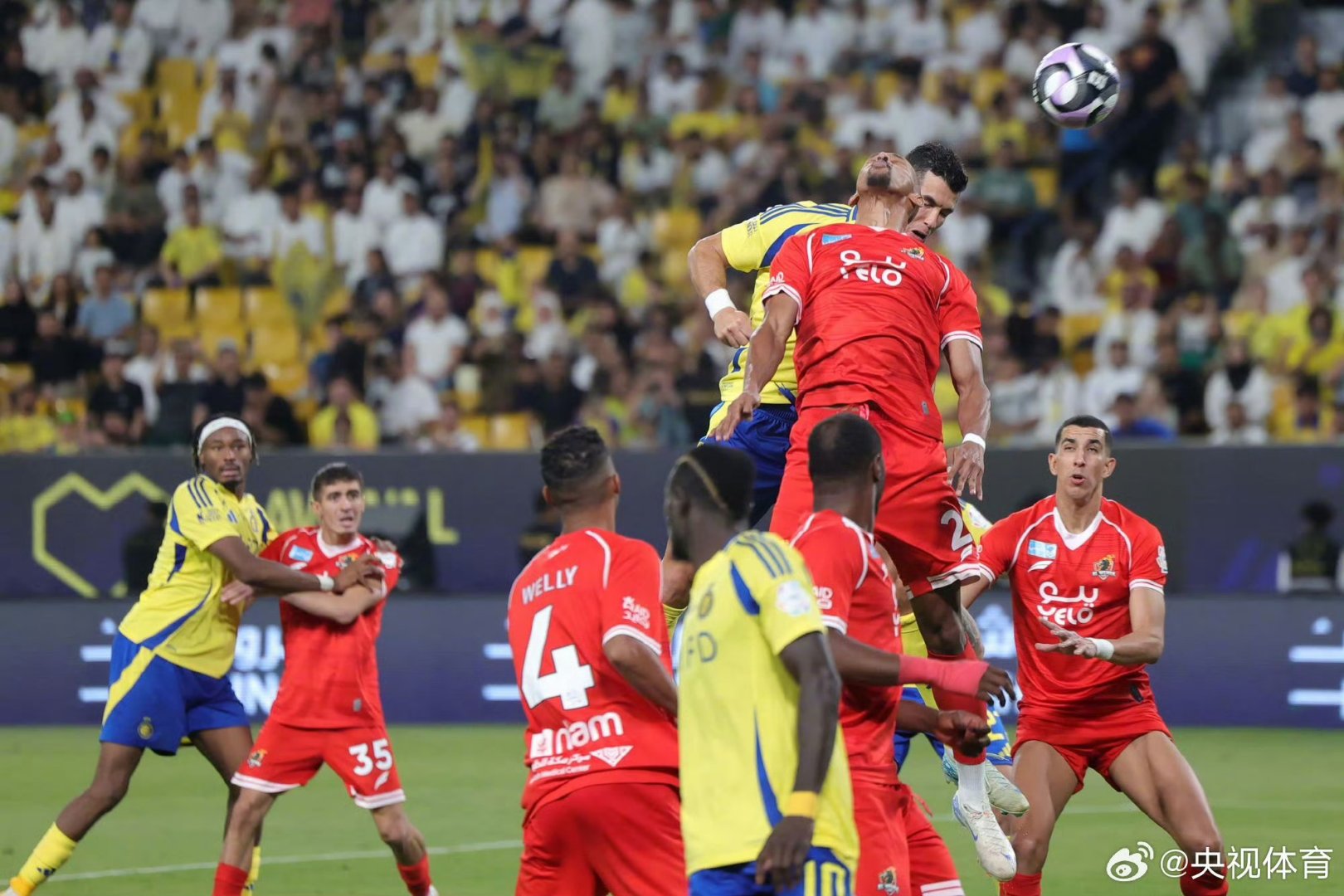 紧张刺激的足球赛将在不久后打响！